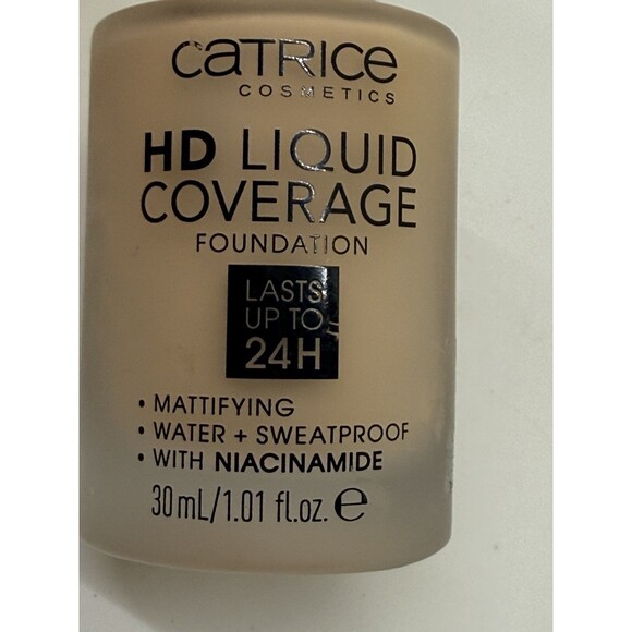Lancome Teint Idole Ultra Wear Glow Concealer 305N, Catrice HD Foundation Read - Picture 11 of 16